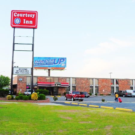 Courtesy Inn Del City Exterior foto