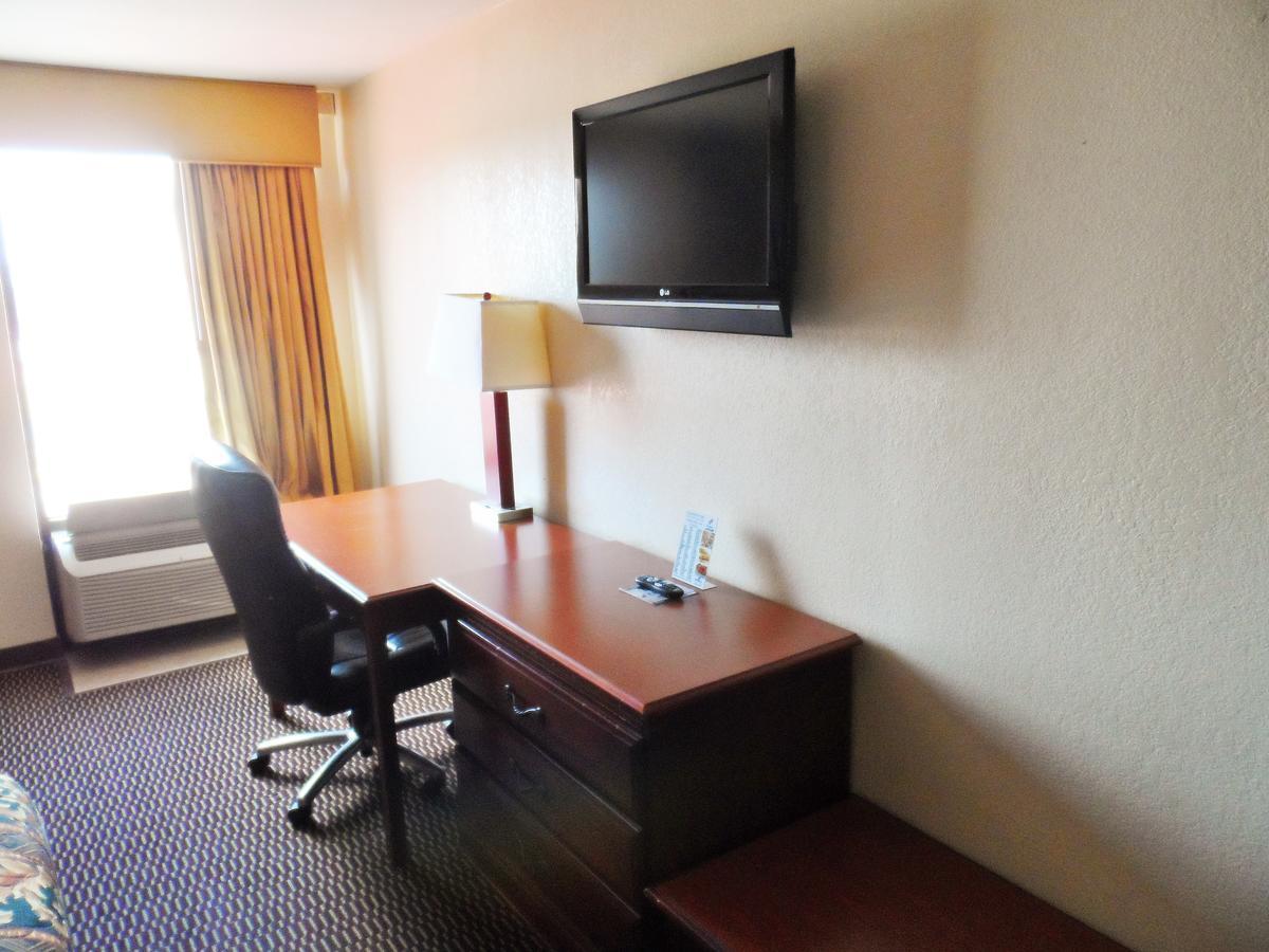 Courtesy Inn Del City Exterior foto